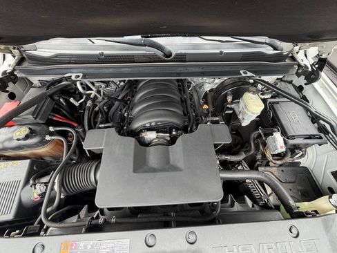 Used 2018 Chevrolet Suburban LT RWD image 12