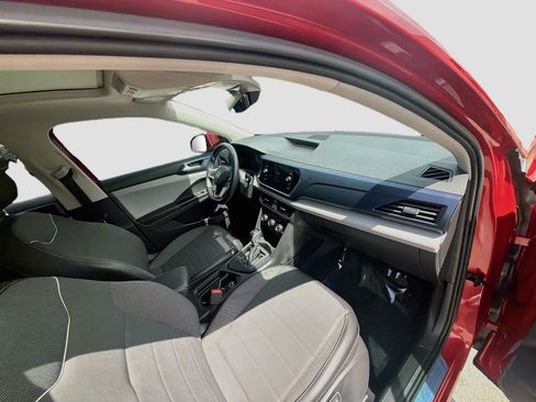 Certified 2023 Volkswagen Taos SE FWD image 32