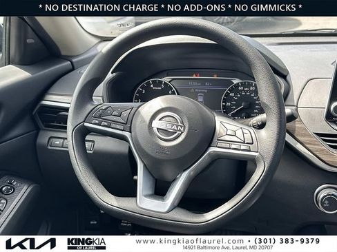 Used 2025 Nissan Altima 2.5 SV FWD image 8