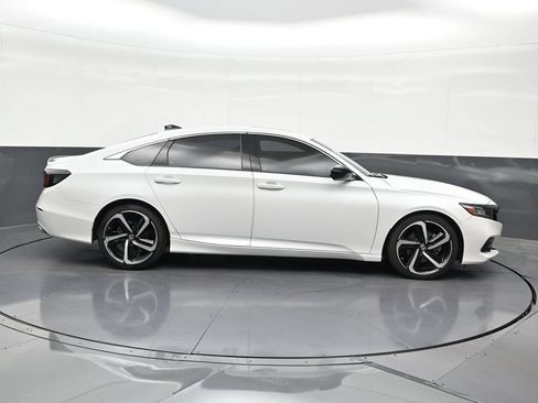 Used 2022 Honda Accord Sport image 6