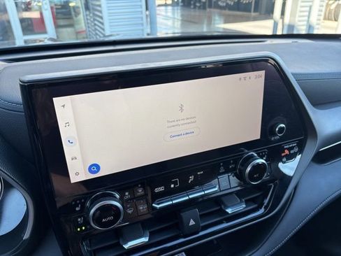 Used 2023 Toyota Highlander Limited image 24