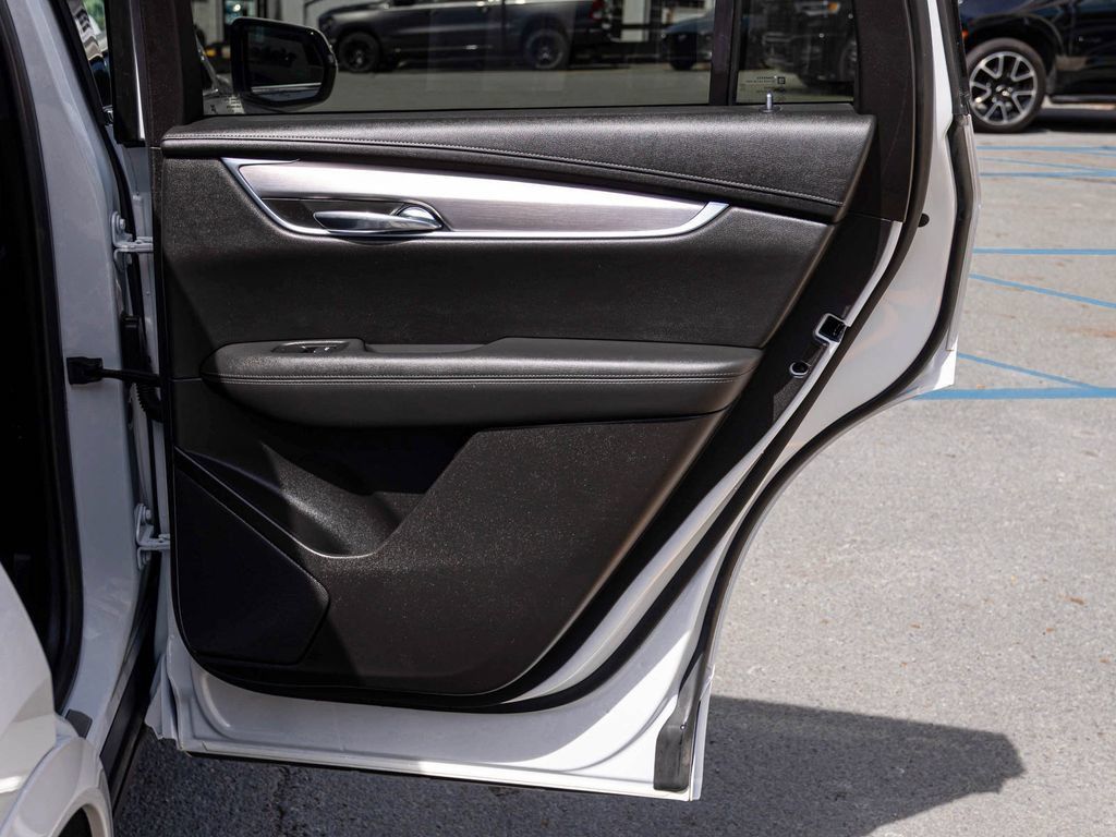 Used 2024 Cadillac XT6 Luxury w/ LPO, Floor Liner Package AWD/4WD image 15