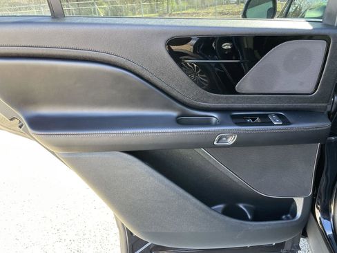 Used 2023 Lincoln Aviator AWD w/ Premium Package image 38