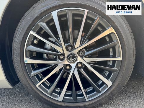 Used 2024 Lexus ES 350 w/ Premium Package FWD image 5