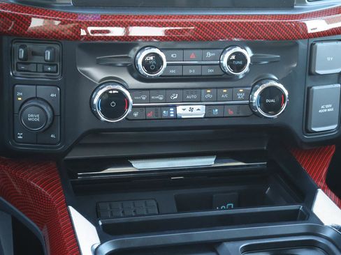 New 2025 Ford F250 Lariat w/ Lariat Ultimate Package AWD/4WD image 37