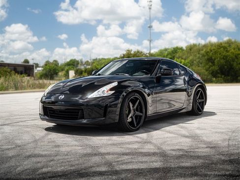 Used 2017 Nissan 370Z w/ Sport Package image 13