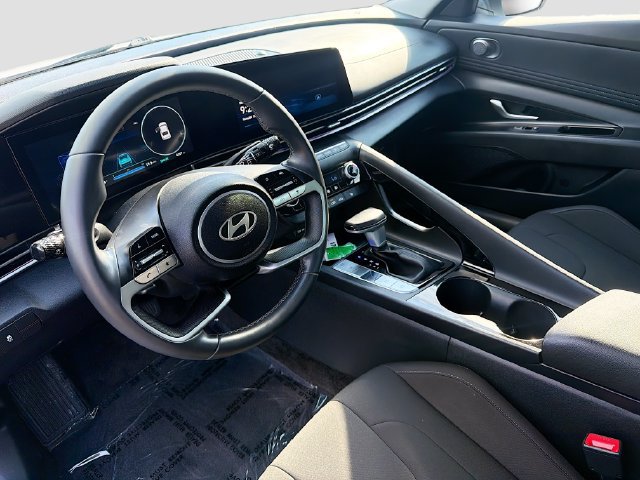 Used 2025 Hyundai Elantra SEL FWD image 9