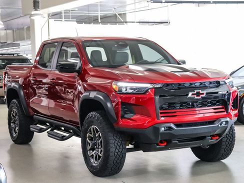 Used 2024 Chevrolet Colorado ZR2 w/ ZR2 Convenience Package III AWD/4WD image 5