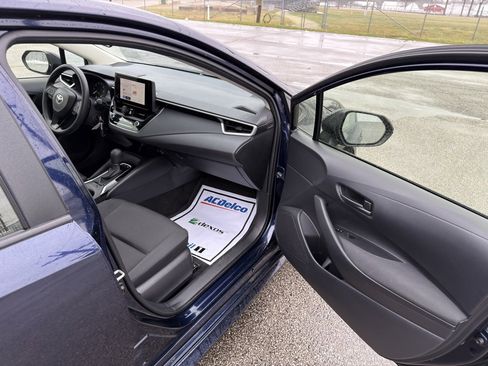 Used 2025 Toyota Corolla LE image 18