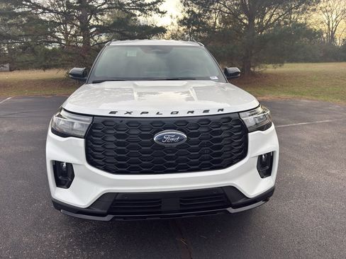 New 2026 Ford Explorer ST-Line w/ ST-Line Street Pack image 3