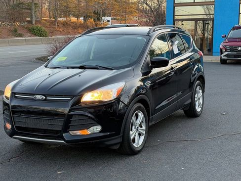 Used 2016 Ford Escape SE w/ SE Leather Comfort Package FWD image 2