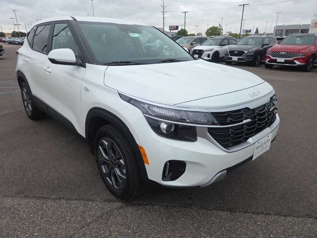 Used 2024 Kia Seltos LX AWD/4WD image 3