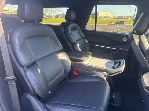 New 2026 Lincoln Navigator Reserve AWD/4WD image 13