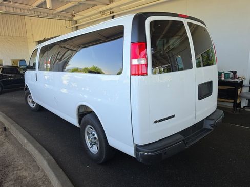 Used 2025 Chevrolet Express 3500 LT w/ LT Preferred Equipment Group RWD image 3