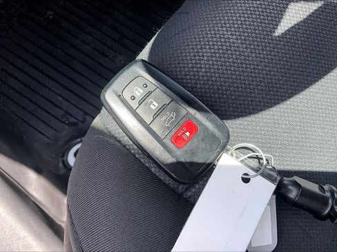 Used 2025 Toyota RAV4 XLE w/ Convenience Package FWD image 14
