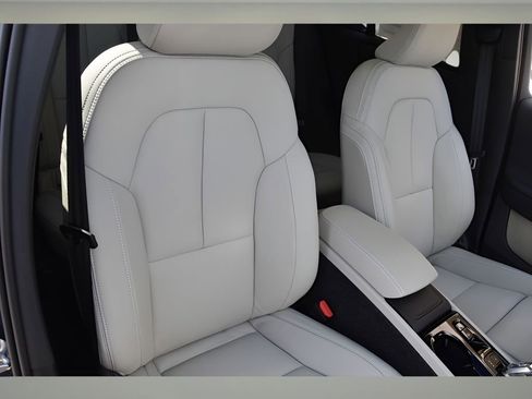 New 2026 Volvo XC40 B5 Ultra w/ Protection Package Premier image 19