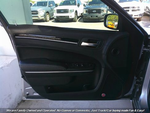 Used 2017 Chrysler 300 S image 13