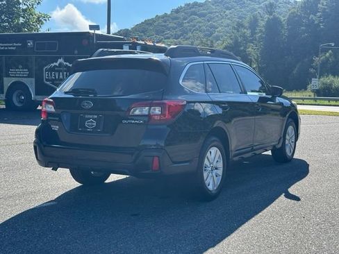 Used 2019 Subaru Outback 2.5i AWD/4WD image 7