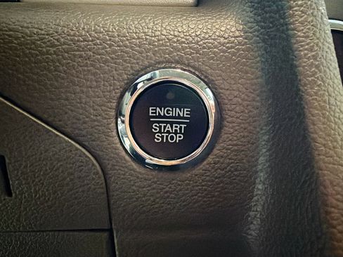 Used 2017 Lincoln Navigator Select image 14