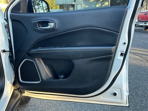 Used 2018 Jeep Compass Latitude w/ Cold Weather Group image 14