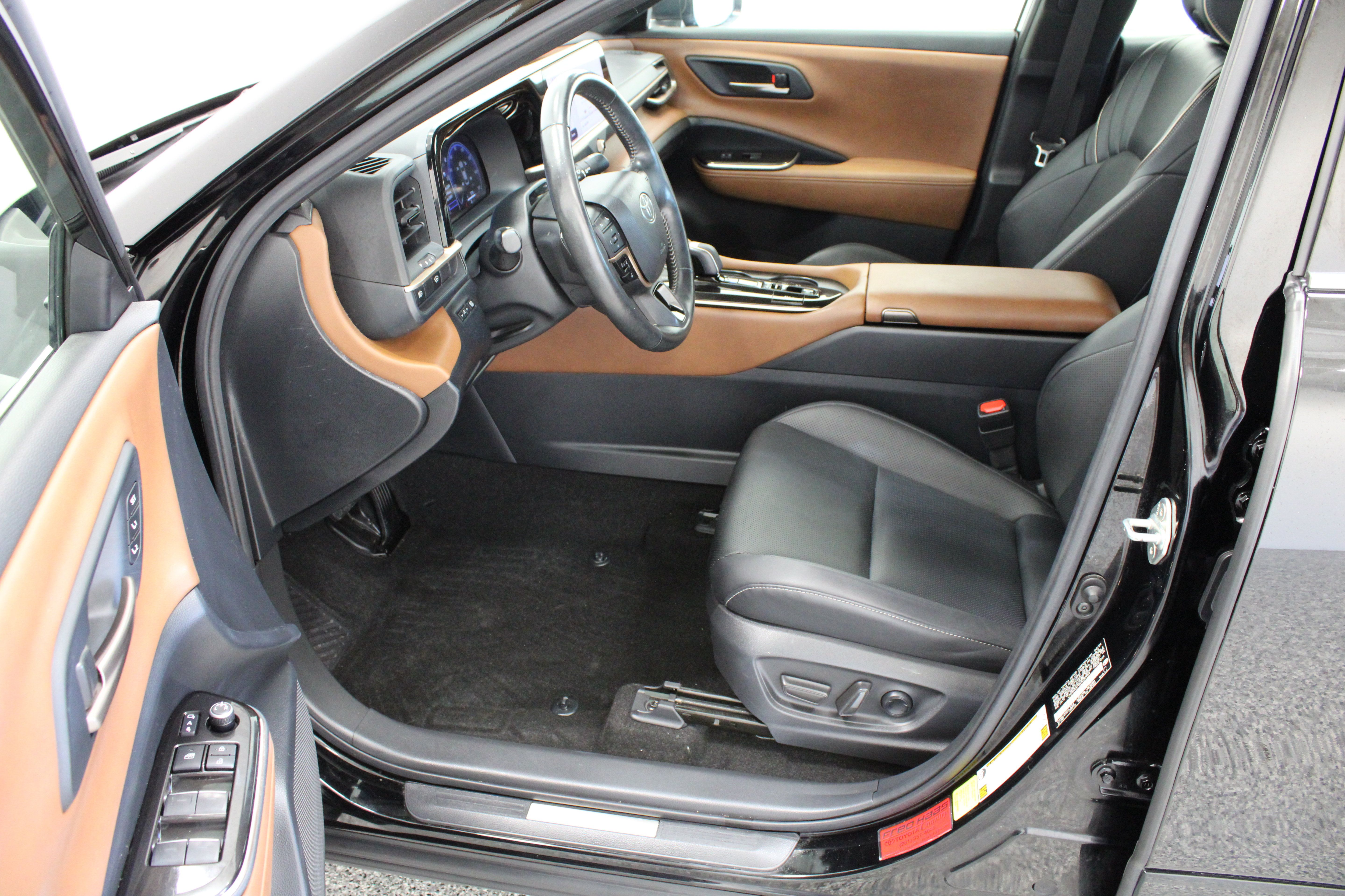 Used 2025 Toyota Crown w/ Advanced Technology Package AWD/4WD image 13