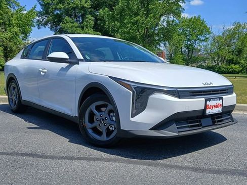 New 2026 Kia K4 FWD image 2