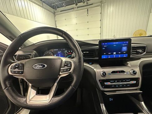 Used 2022 Ford Explorer XLT w/ Equipment Group 202A AWD/4WD image 43
