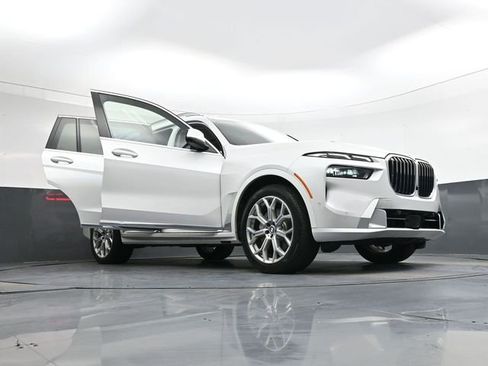 Used 2024 BMW X7 xDrive40i image 42