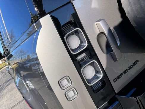 Used 2024 Land Rover Defender 130 X image 32