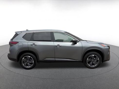 Used 2025 Nissan Rogue SV FWD image 16