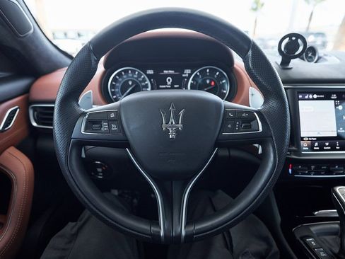 Used 2022 Maserati Levante Modena image 36