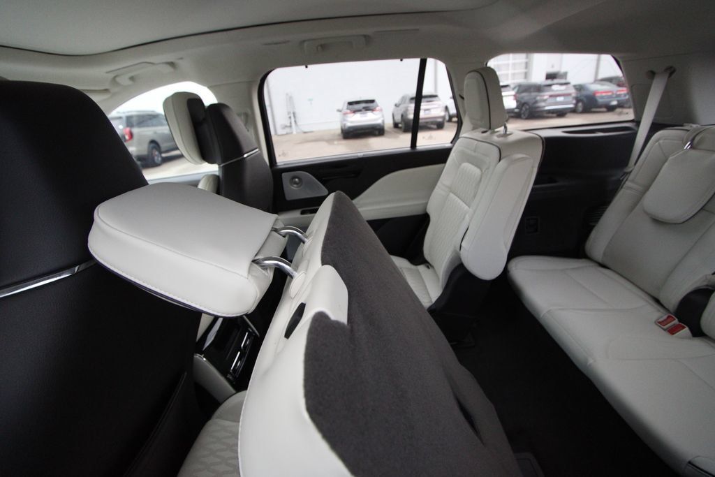 Used 2024 Lincoln Aviator Black Label w/ Dynamic Handling Package AWD/4WD image 19