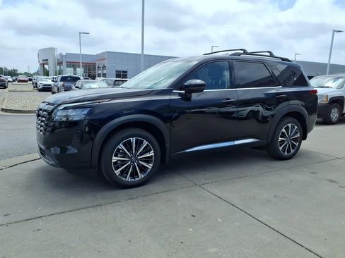 New 2026 Nissan Pathfinder Platinum w/ Cargo Package AWD/4WD image 5
