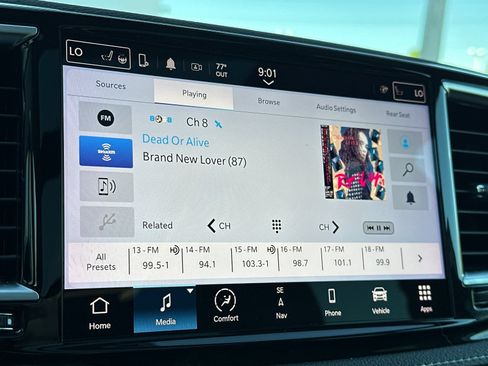 Used 2022 Chrysler Pacifica Limited w/ Uconnect Theater Family Group FWD image 19
