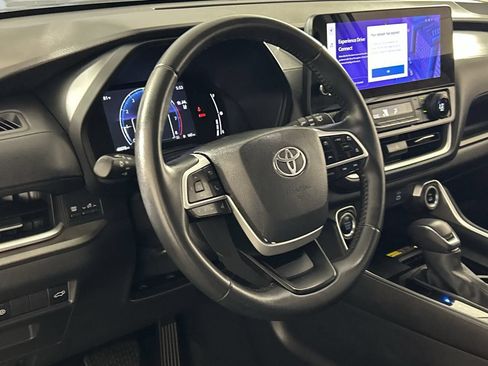 Used 2025 Toyota Grand Highlander AWD image 14