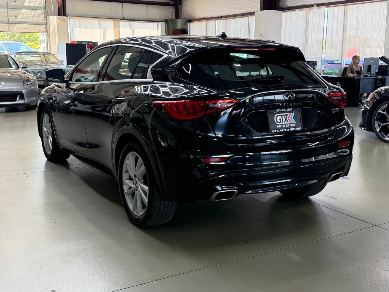 Used 2018 INFINITI QX30 FWD image 4