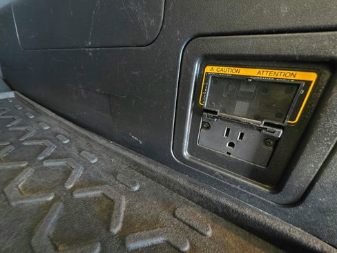 Used 2014 Toyota FJ Cruiser 4WD w/ Convenience Package image 9