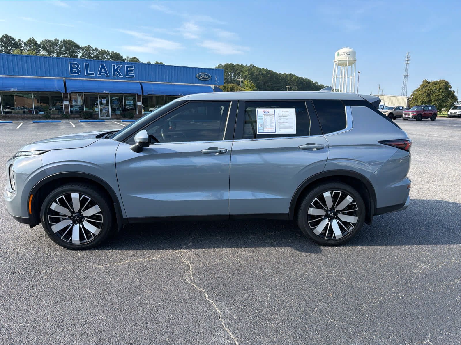 Used 2025 Mitsubishi Outlander SE FWD image 6