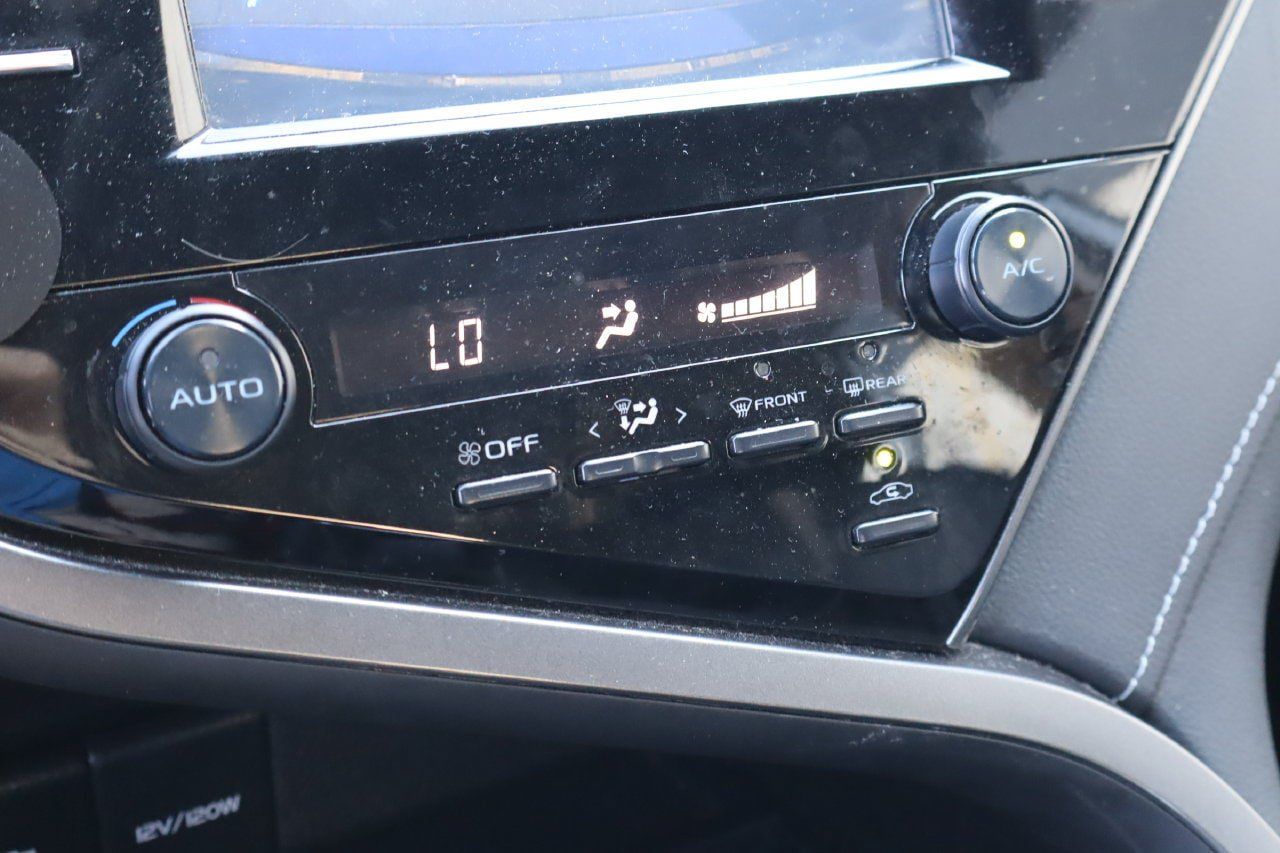 Used 2019 Toyota Camry SE FWD image 20