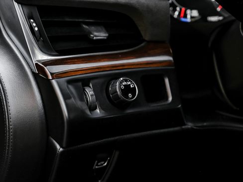 Used 2019 Cadillac Escalade ESV Premium Luxury image 27