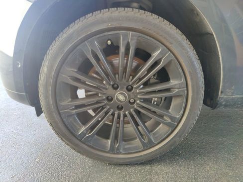 Used 2023 Land Rover Range Rover Long Wheelbase SE image 5