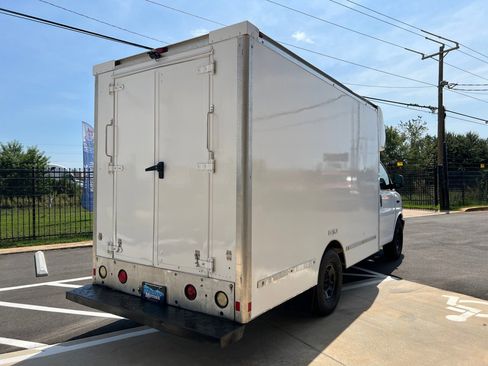 Used 2017 Chevrolet Express 3500 image 6