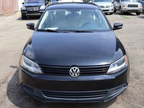 Used 2011 Volkswagen Jetta SE FWD image 3