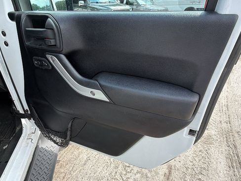Used 2011 Jeep Wrangler Unlimited Sahara AWD/4WD image 18