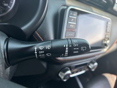 Used 2020 Nissan Kicks SR w/ SR Premium Package FWD image 23