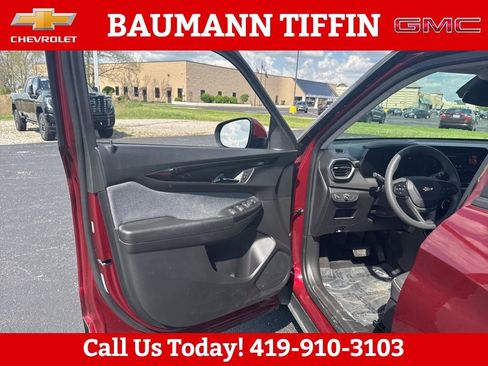 Used 2025 Chevrolet TrailBlazer LT FWD image 13
