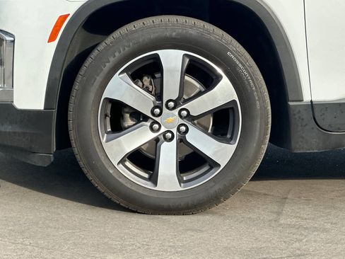 Used 2023 Chevrolet Traverse LT w/ LT Premium Package image 38