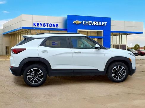 Used 2025 Chevrolet TrailBlazer LT AWD/4WD image 8
