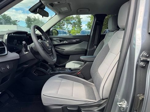 Used 2024 Chevrolet TrailBlazer LS w/ LS Convenience Package AWD/4WD image 12