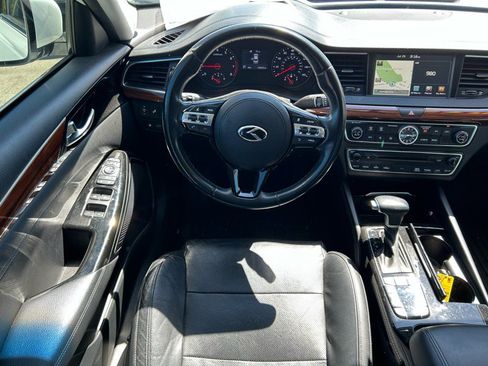Used 2017 Kia Cadenza Premium w/ Luxury Package image 9